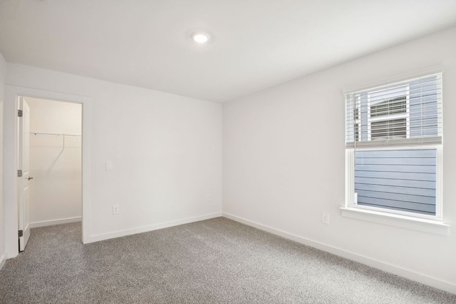 Spacious, unfurnished interior of a new home in Mission Hills, La Vergne (Image 15).