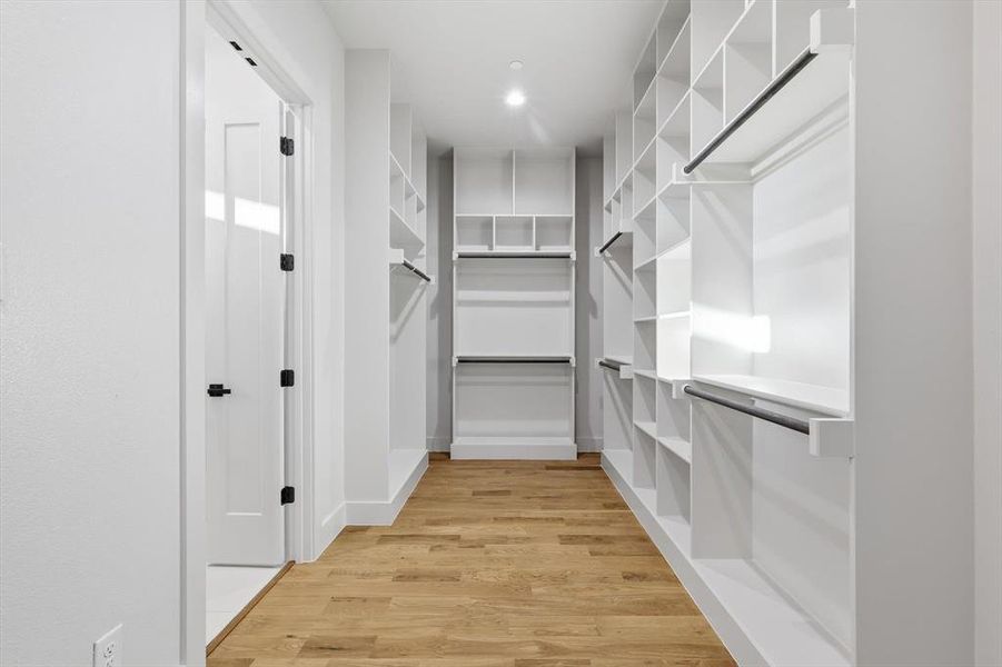 Spacious, unfurnished interior of a new home in , Red Oak (Image 36).