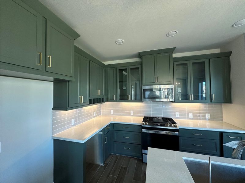 Furnished interior view inside a new home in Sienna, Missouri City (Image 7).