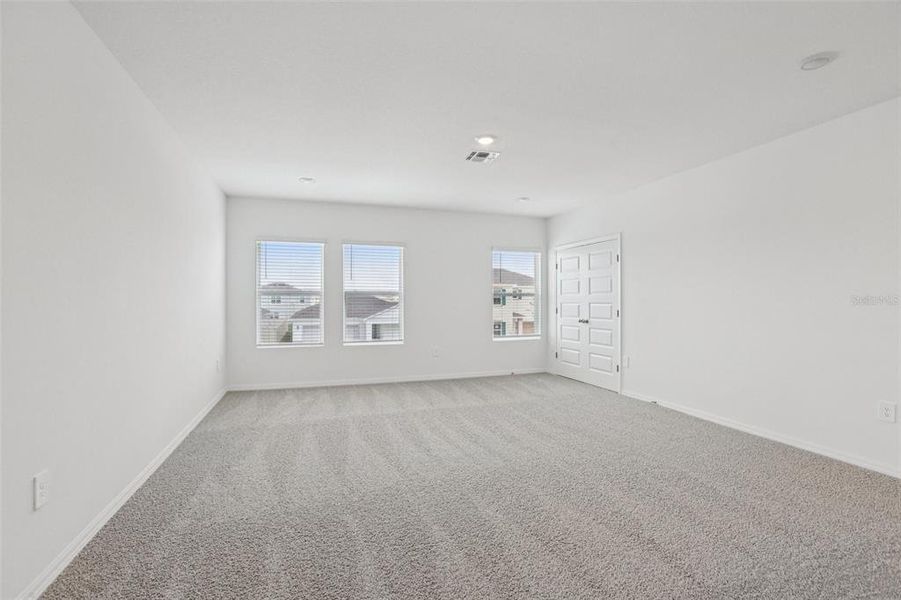 Spacious, unfurnished interior of a new home in , Lakeland (Image 28).