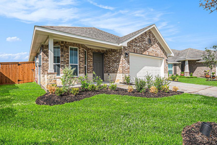 Exterior details and patio area of a home in Lago Mar, Texas City (Image 11). Exterior details and patio area of a home in Lago Mar, Texas City (Image 11).