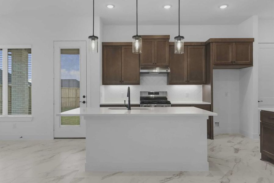 Image 8 representing the Oakmont by Chesmar Homes in Riceland Alley Loads, Mont Belvieu, TX.