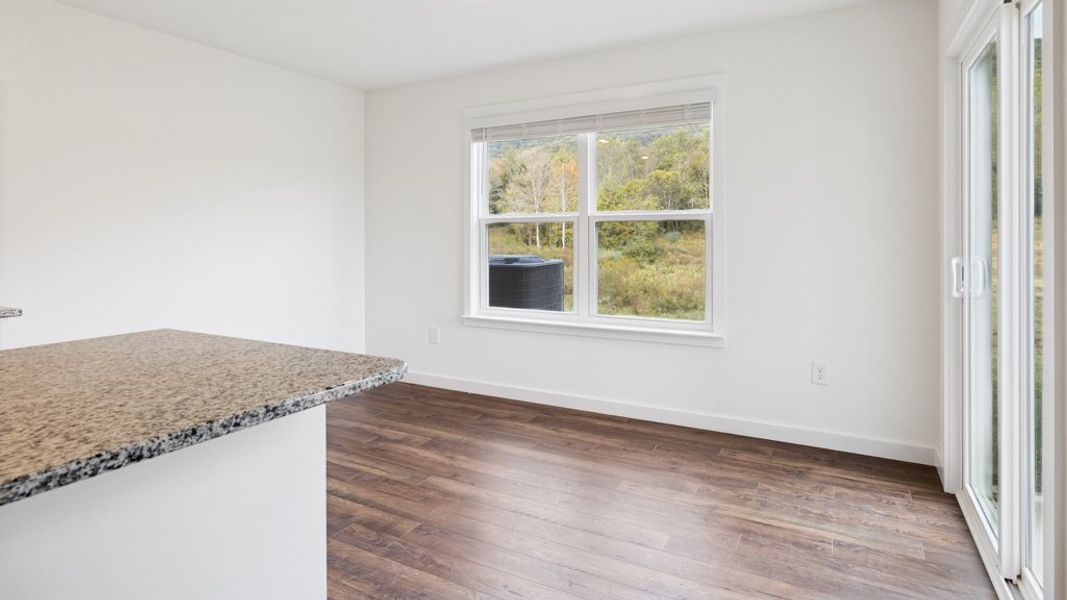 Furnished interior view inside a new home in Emory Creek, Harriman (Image 5).
