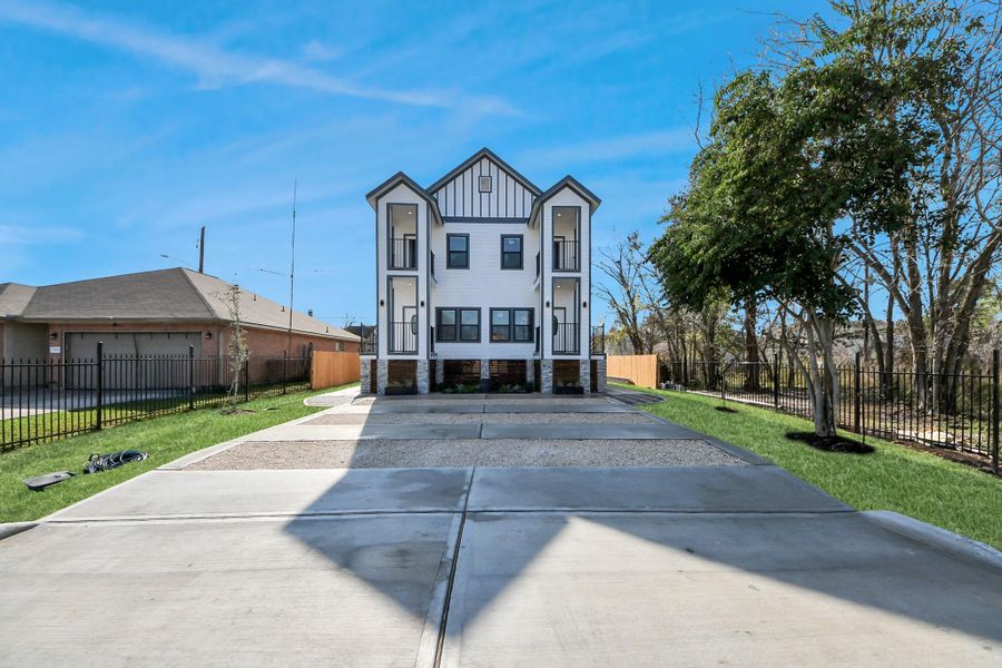 Front exterior of a new home in , Houston, TX, highlighting curb appeal (Image 27).