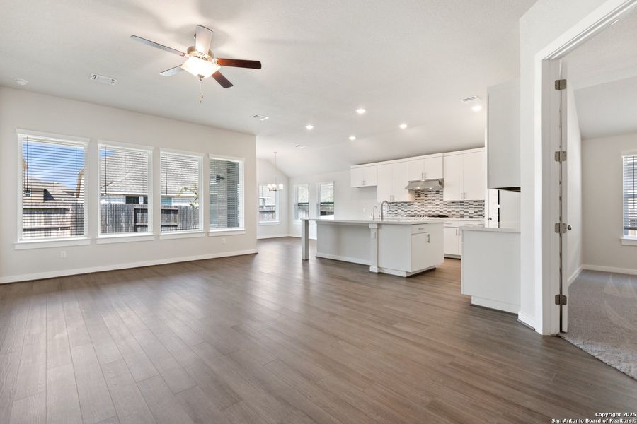 Spacious, unfurnished interior of a new home in Veramendi, New Braunfels (Image 26).