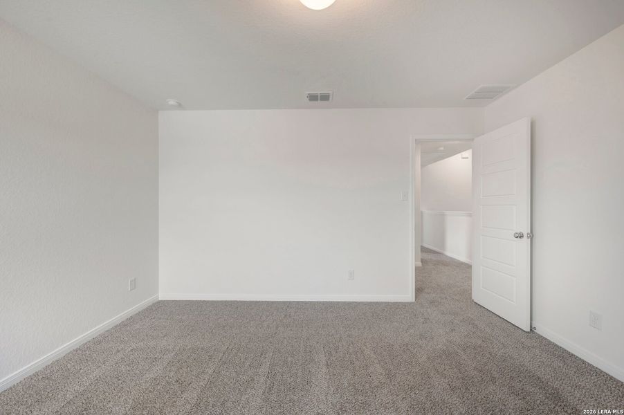 Spacious, unfurnished interior of a new home in Hickory Ridge Estates, Elmendorf (Image 31).