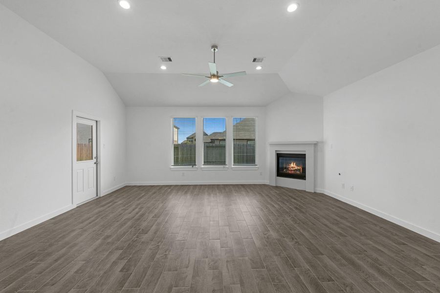 Spacious, unfurnished interior of a new home in Beacon Hill, Waller (Image 27).