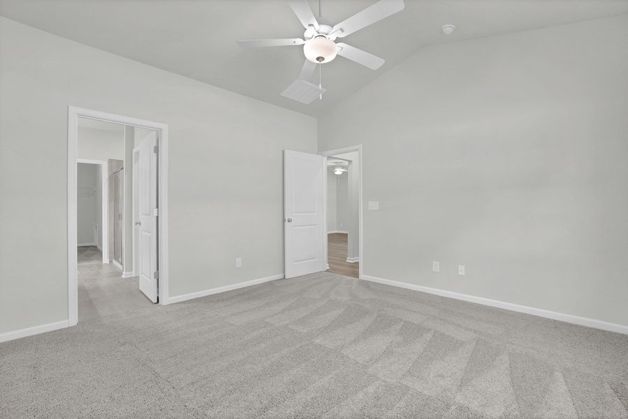 Spacious, unfurnished interior of a new home in River Tide Farms, Bolivia (Image 17).