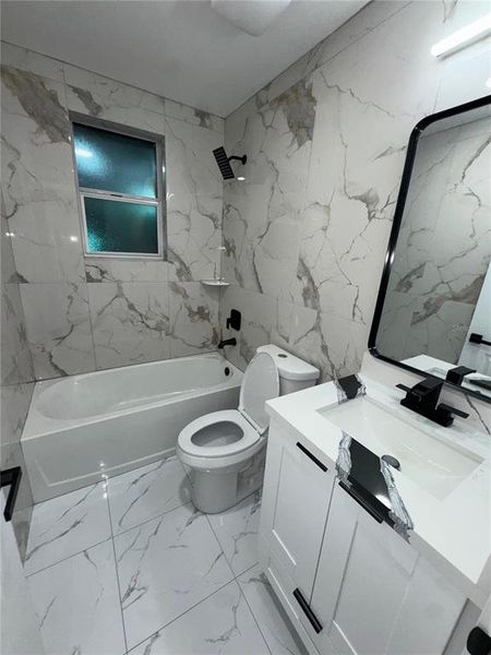 Furnished interior view inside a new home in , Avon Park (Image 6).