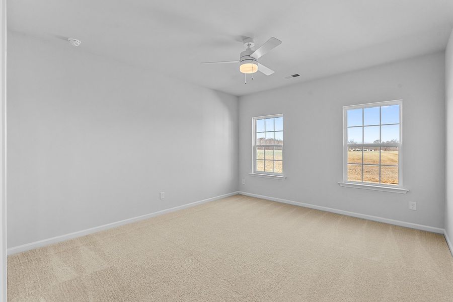 Spacious, unfurnished interior of a new home in Fieldstone, Lexington (Image 27).