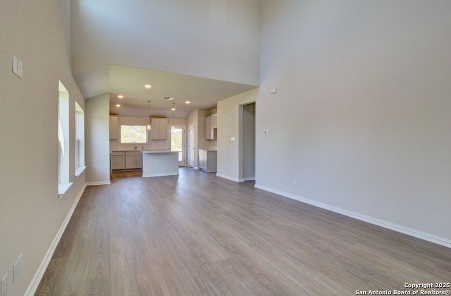 Spacious, unfurnished interior of a new home in Casinas at Gruene, New Braunfels (Image 21).