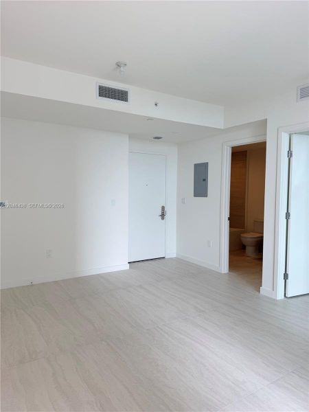 Spacious, unfurnished interior of a new home in Viceroy Brickell Residences Miami, Miami (Image 7). Spacious, unfurnished interior of a new home in Viceroy Brickell Residences Miami, Miami (Image 7).