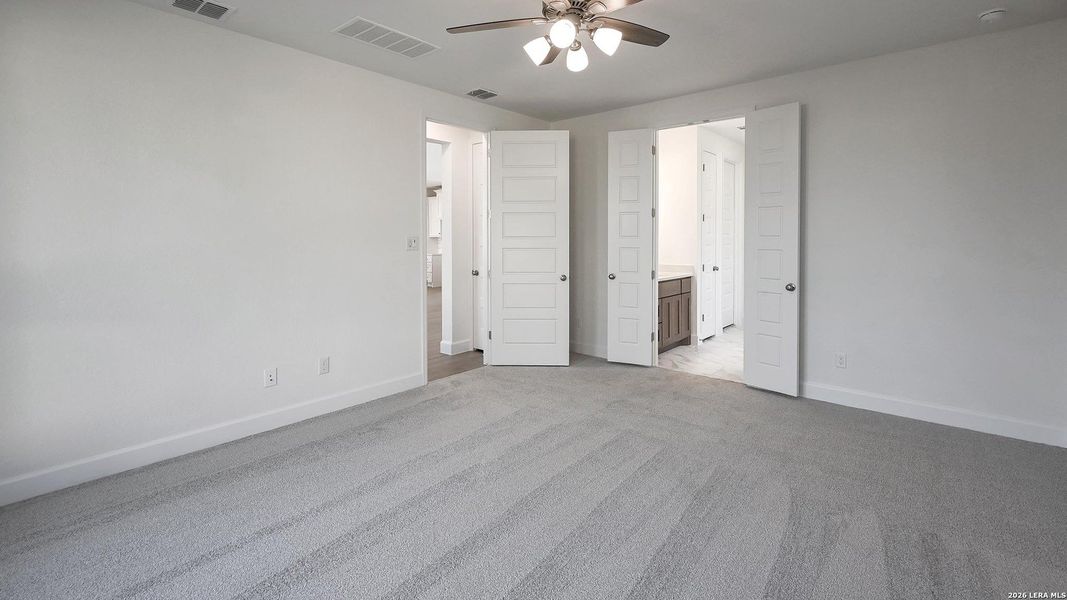 Spacious, unfurnished interior of a new home in Johnson Ranch, Bulverde (Image 13).