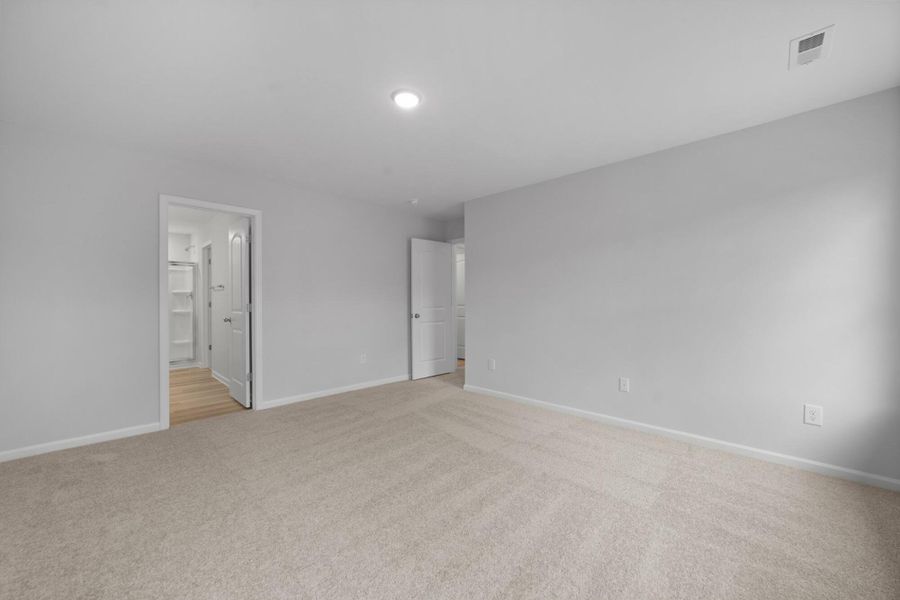 Spacious, unfurnished interior of a new home in Chandler Ridge, McLeansville (Image 28).