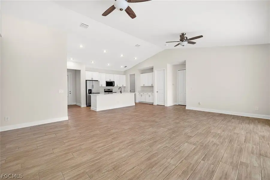 Spacious, unfurnished interior of a new home in Cape Coral, Cape Coral (Image 18).