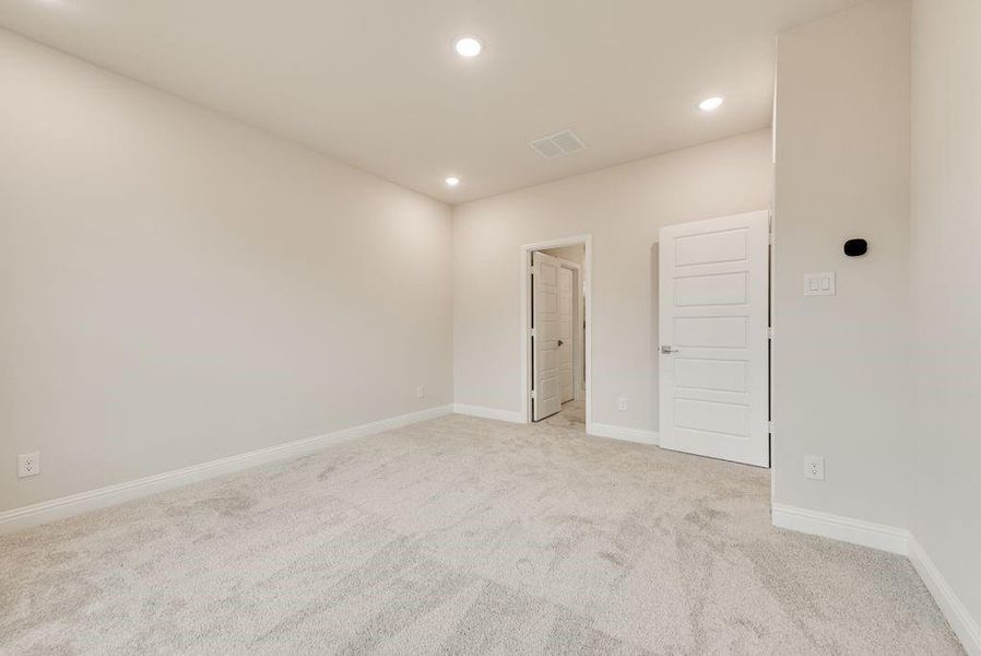 Spacious, unfurnished interior of a new home in Spiritas Ranch, Little Elm (Image 16).