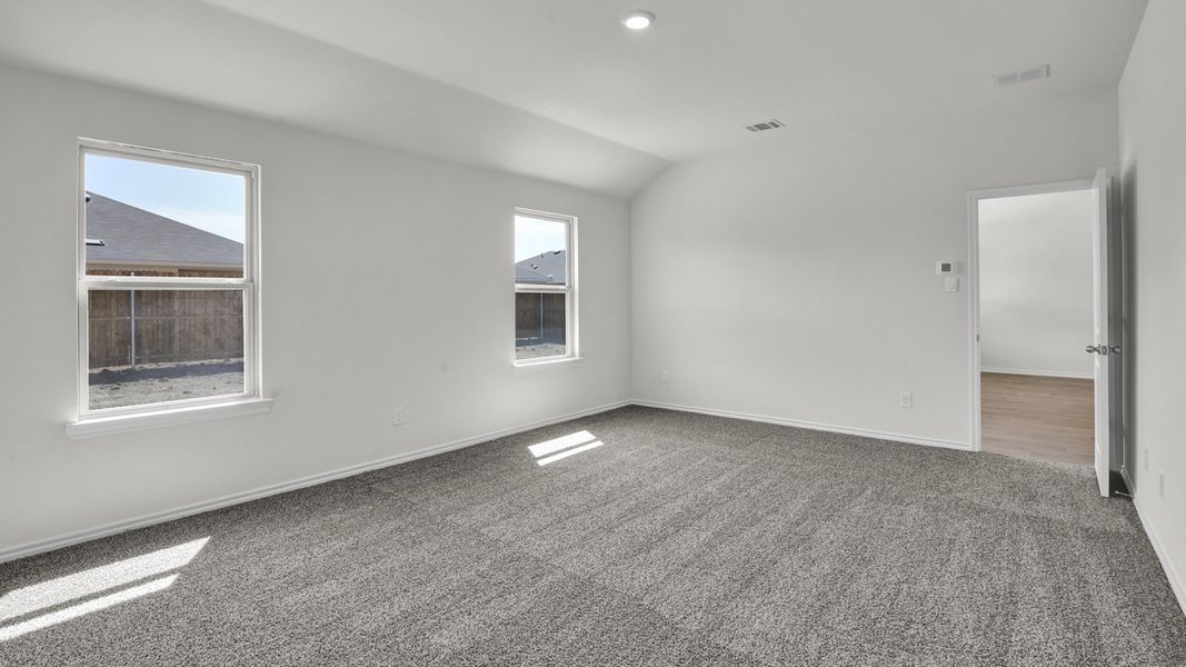 Spacious, unfurnished interior of a new home in Valor Farms, Royse City (Image 21).