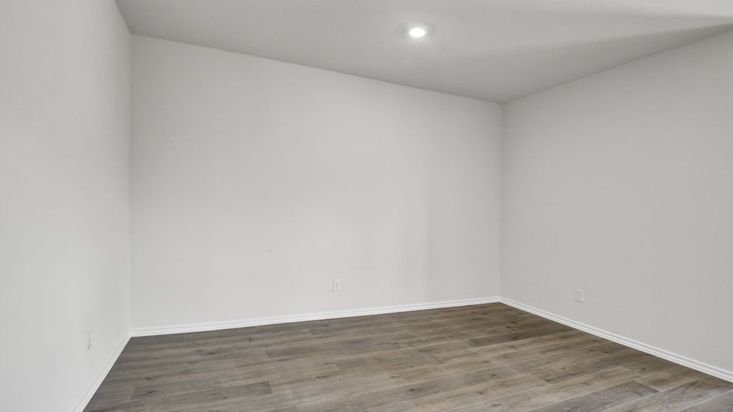 Spacious, unfurnished interior of a new home in Valor Farms, Royse City (Image 18).