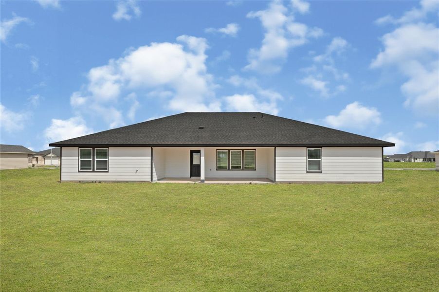 Exterior details and patio area of a home in Blue Heron Estates, Beasley (Image 4).