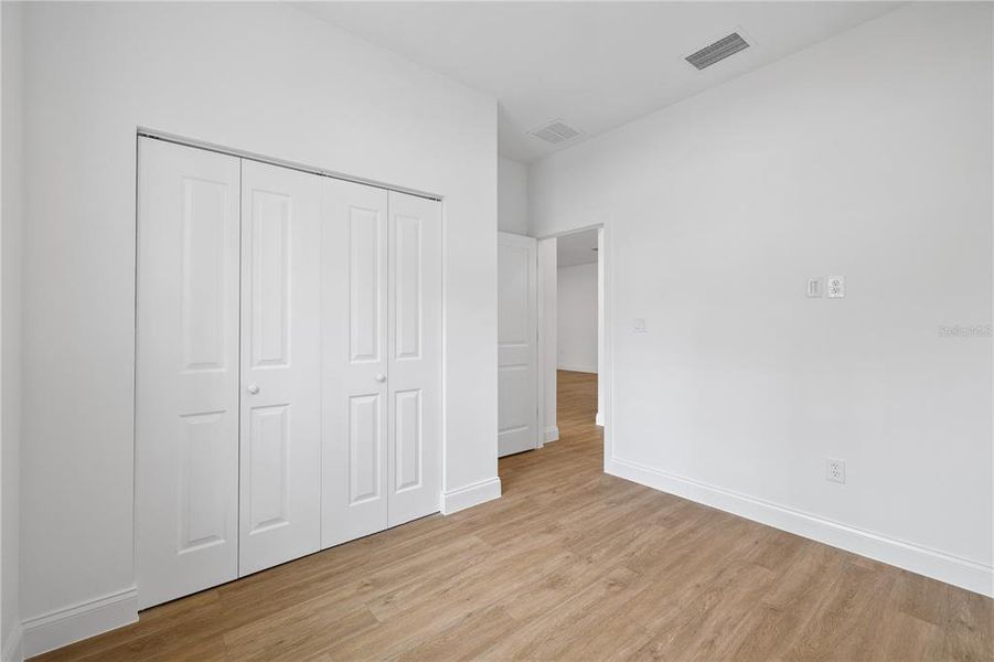 Spacious, unfurnished interior of a new home in , Citrus Springs (Image 27).