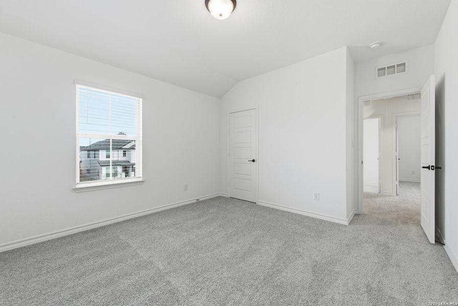 Spacious, unfurnished interior of a new home in Lily Springs, Seguin (Image 16).