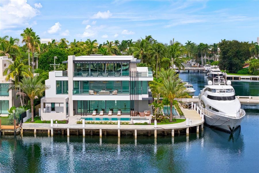 Condo located in Fort Lauderdale, FL showcasing its design and architecture (Image 27).