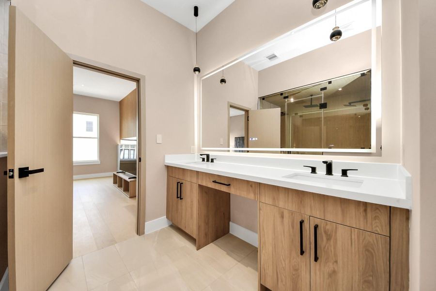 Furnished interior view inside a new home in , Houston (Image 25). Furnished interior view inside a new home in , Houston (Image 25).