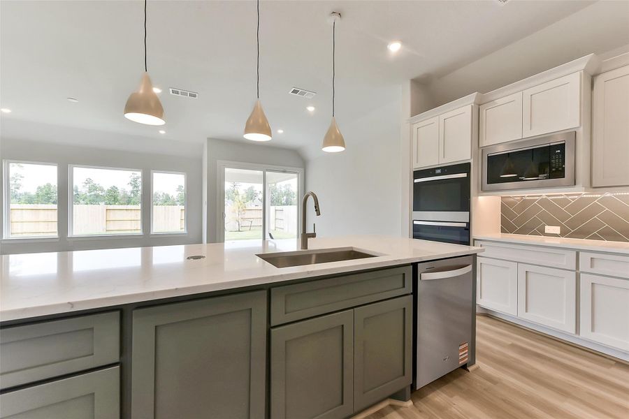 Furnished interior view inside a new home in Evergreen 50', Conroe (Image 4). Furnished interior view inside a new home in Evergreen 50', Conroe (Image 4).