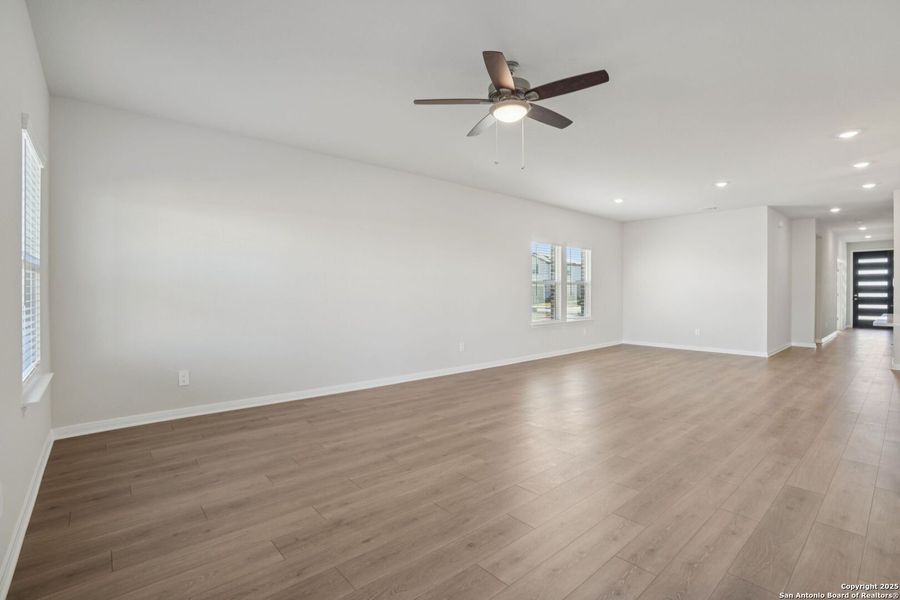 Spacious, unfurnished interior of a new home in Carmel Ranch, Schertz (Image 28). Spacious, unfurnished interior of a new home in Carmel Ranch, Schertz (Image 28).