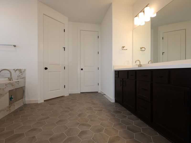 Owner's Bathroom Owner's Bathroom