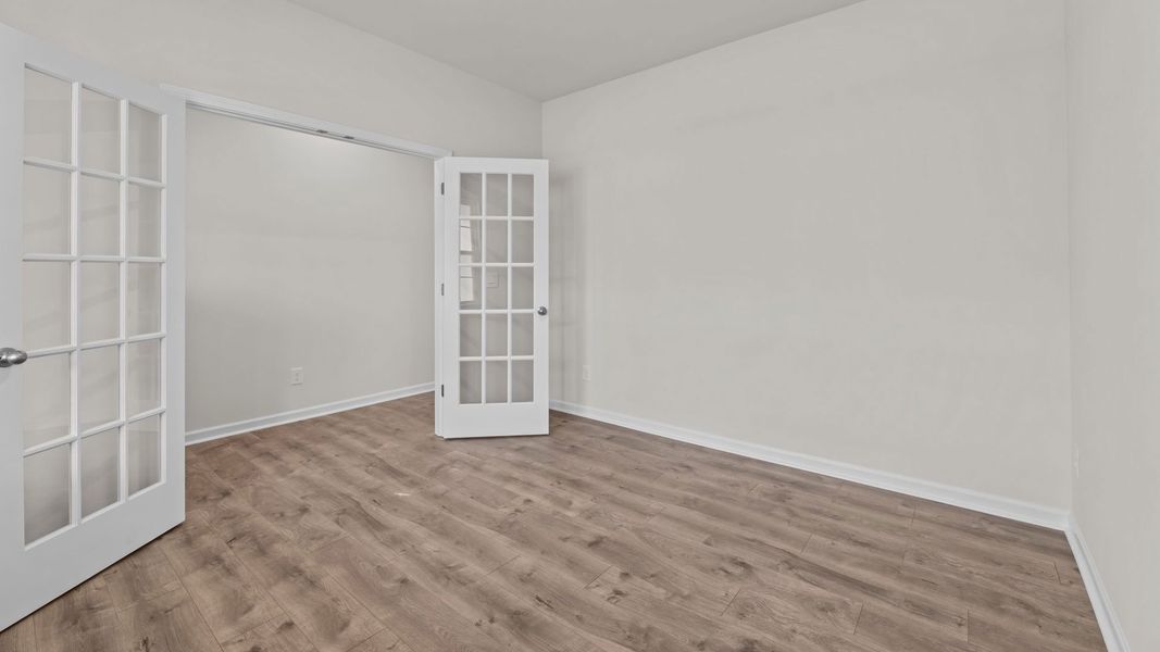 Spacious, unfurnished interior of a new home in West New Bern, New Bern (Image 10).
