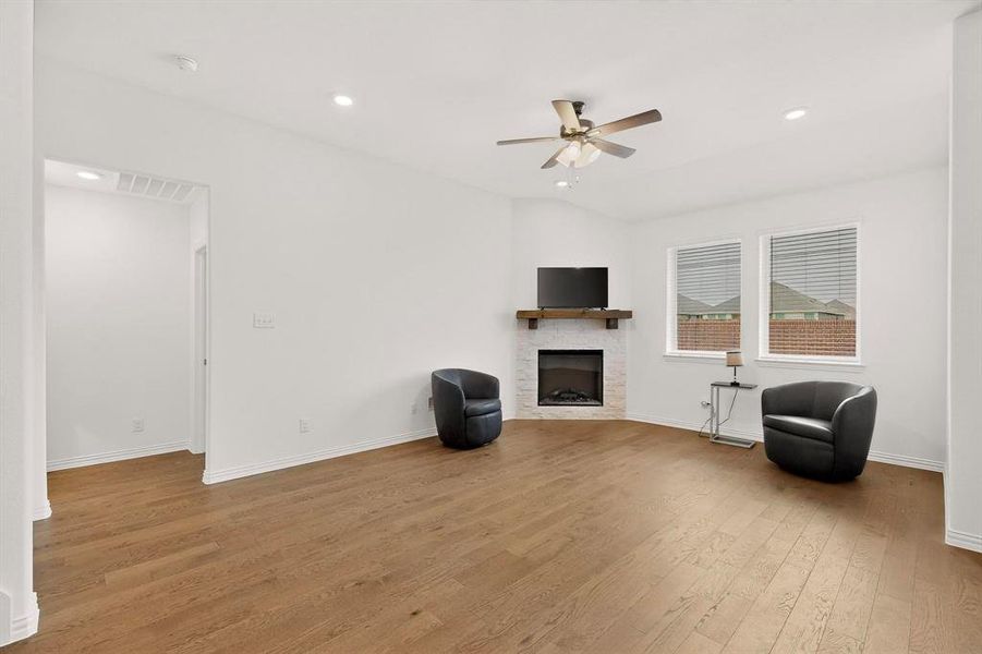 Spacious, unfurnished interior of a new home in Verandah, Royse City (Image 21).