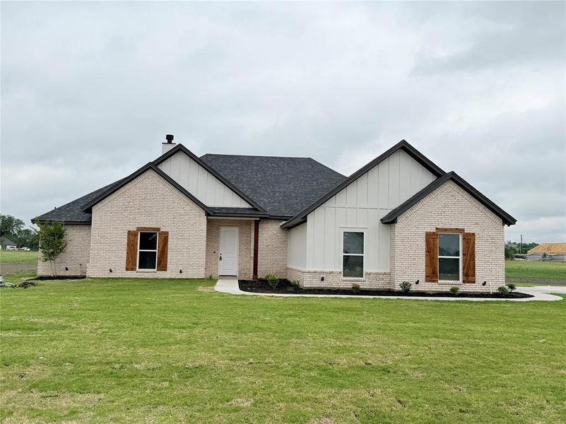 Front exterior of a new home in , Weatherford, TX, highlighting curb appeal (Image 1). Front exterior of a new home in , Weatherford, TX, highlighting curb appeal (Image 1).