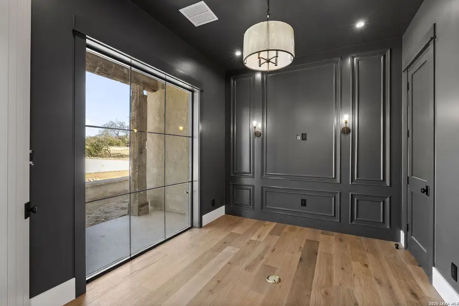 Spacious, unfurnished interior of a new home in , Boerne (Image 10).