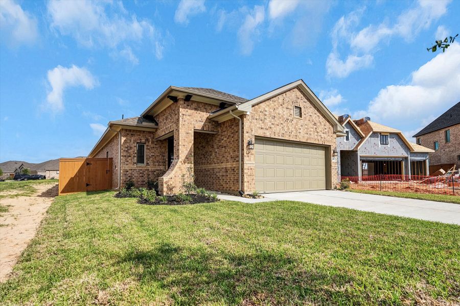 Front exterior of a new home in Sunterra 50s, Katy, TX, highlighting curb appeal (Image 20). Front exterior of a new home in Sunterra 50s, Katy, TX, highlighting curb appeal (Image 20).