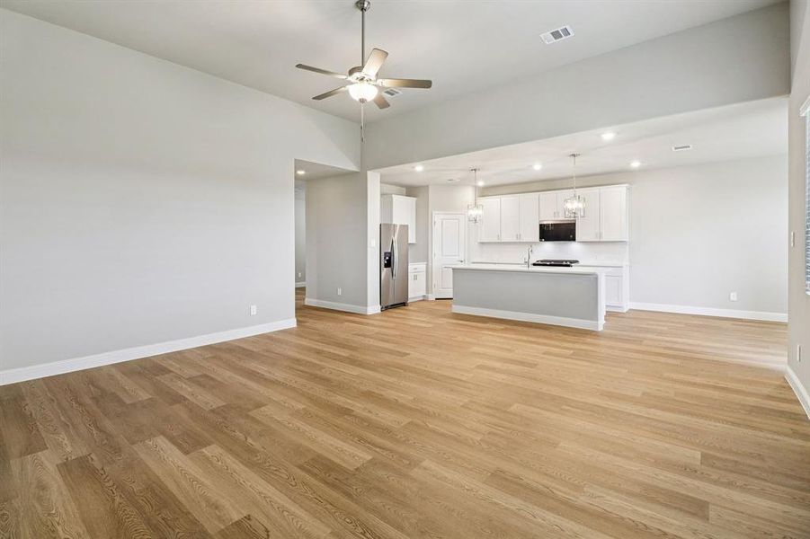 Spacious, unfurnished interior of a new home in Lakehaven - Premier Series, Farmersville (Image 22).