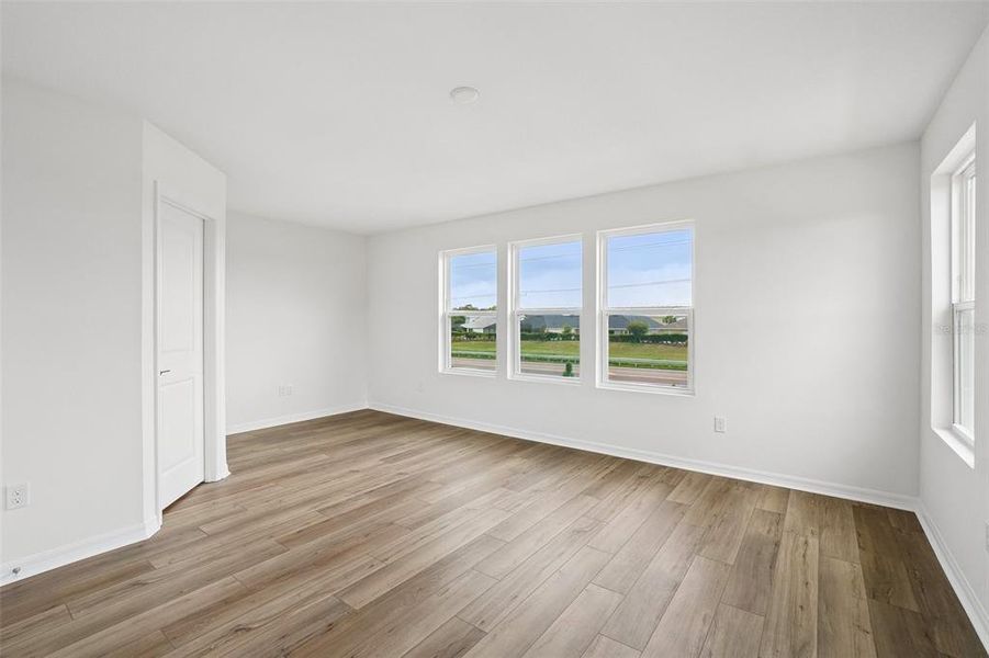 Spacious, unfurnished interior of a new home in Twin Oaks, Zephyrhills (Image 31).
