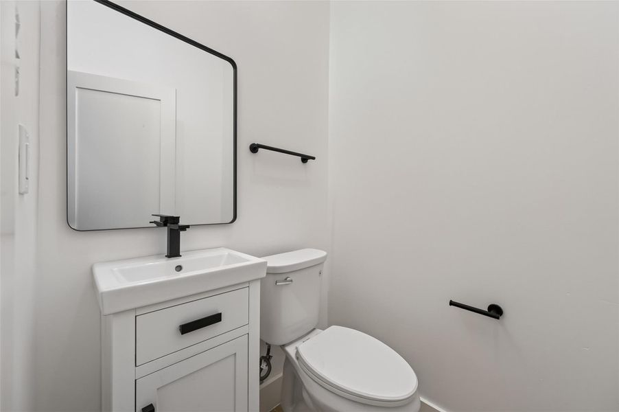 Furnished interior view inside a new home in , Conroe (Image 10).