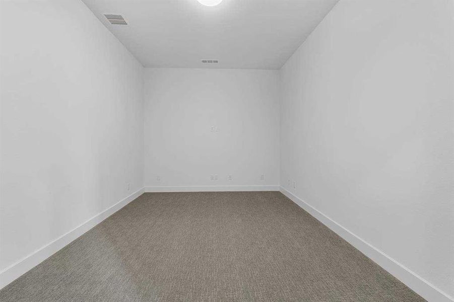 Spacious, unfurnished interior of a new home in Saddle Star Estates, Rockwall (Image 15).