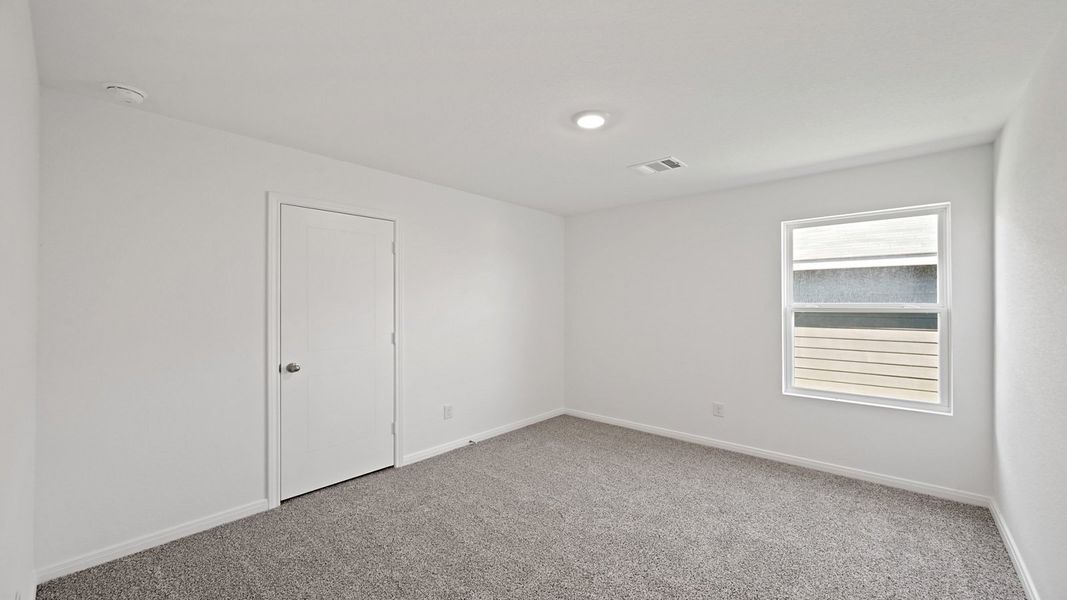 Spacious, unfurnished interior of a new home in McCrorey Trails, Conroe (Image 7).