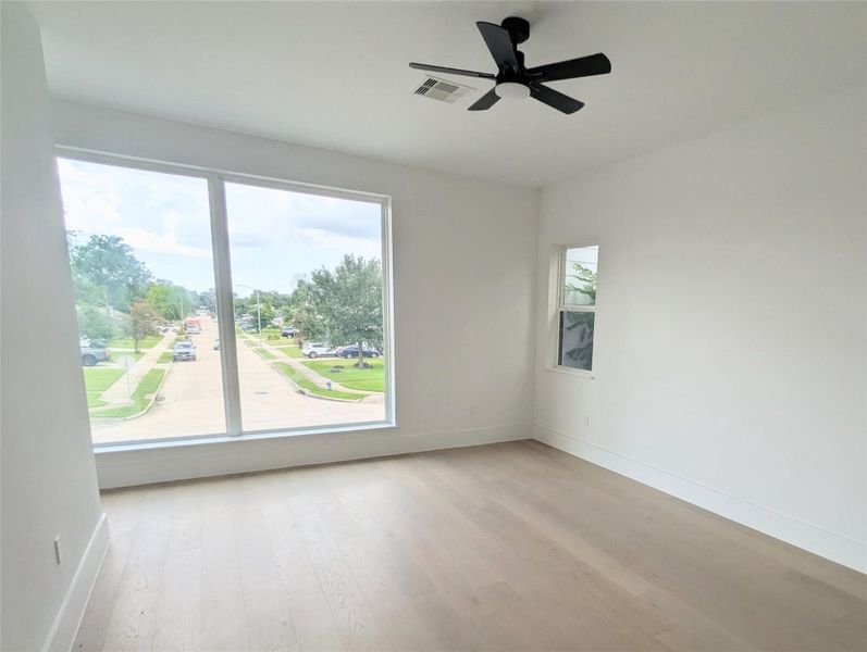 Bright and spacious secondary bedroom with large windows offering scenic views and abundant natural light, with ensuite bathroom. It would also make a perfect study overlooking the front yard. Bright and spacious secondary bedroom with large windows offering scenic views and abundant natural light, with ensuite bathroom. It would also make a perfect study overlooking the front yard.