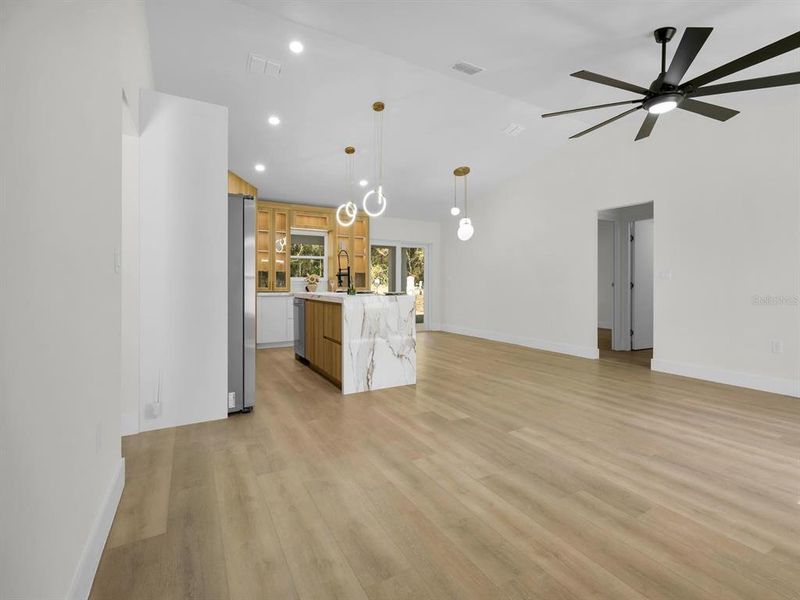 Spacious, unfurnished interior of a new home in , Ocklawaha (Image 12).