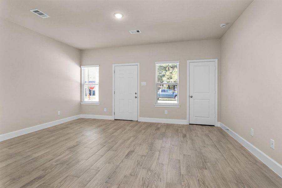Spacious, unfurnished interior of a new home in , Willis (Image 15).