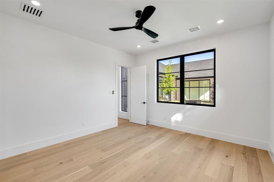 Spacious, unfurnished interior of a new home in , Farmers Branch (Image 36).