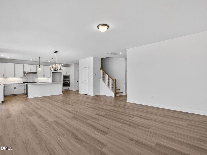 008-1280x960-family-room