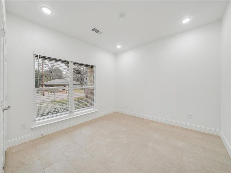 Spacious, unfurnished interior of a new home in , Mesquite (Image 21).