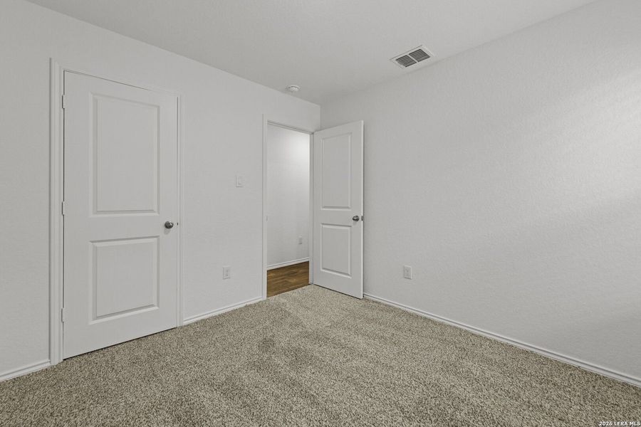 Spacious, unfurnished interior of a new home in Stonehill, San Antonio (Image 12).