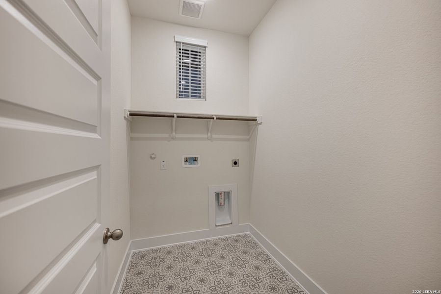 Spacious, unfurnished interior of a new home in The Reserve at Potranco Oaks, Castroville (Image 16).