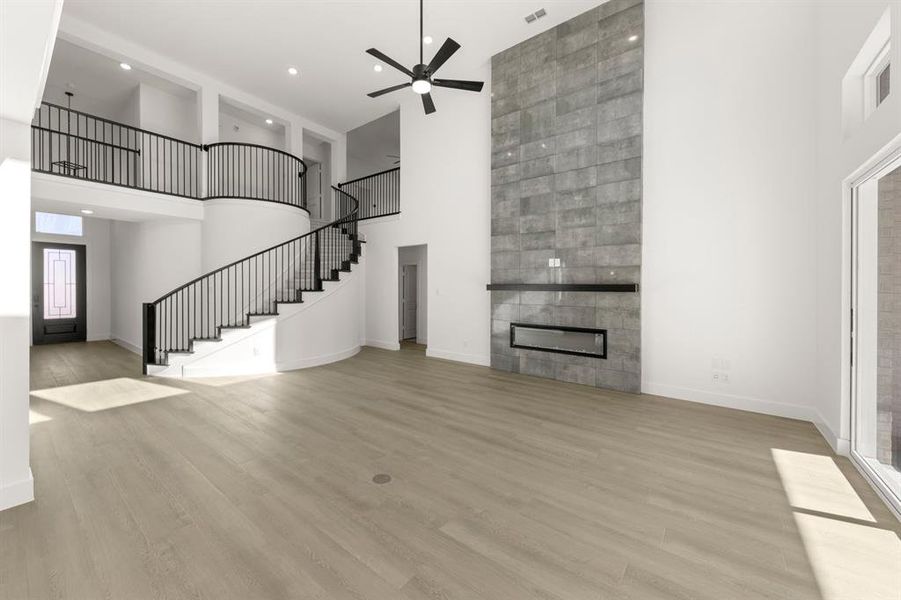 Spacious, unfurnished interior of a new home in Valencia on The Lake, Little Elm (Image 24).
