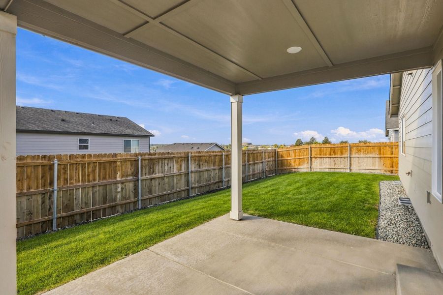Exterior details and patio area of a home in Upland Meadows, Hermiston (Image 33).